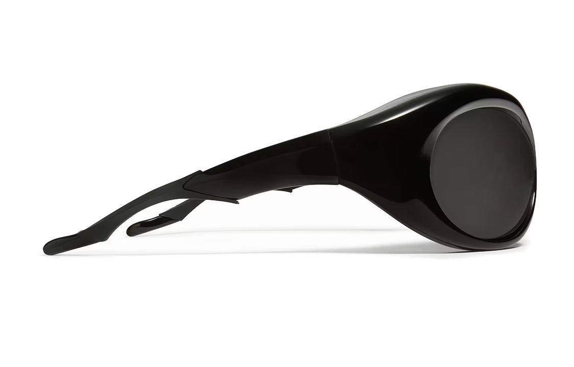 Shop GENTLE MONSTER x Maison Margiela 黑色蝶形墨鏡 男女通用 防UV保護 MM001 01