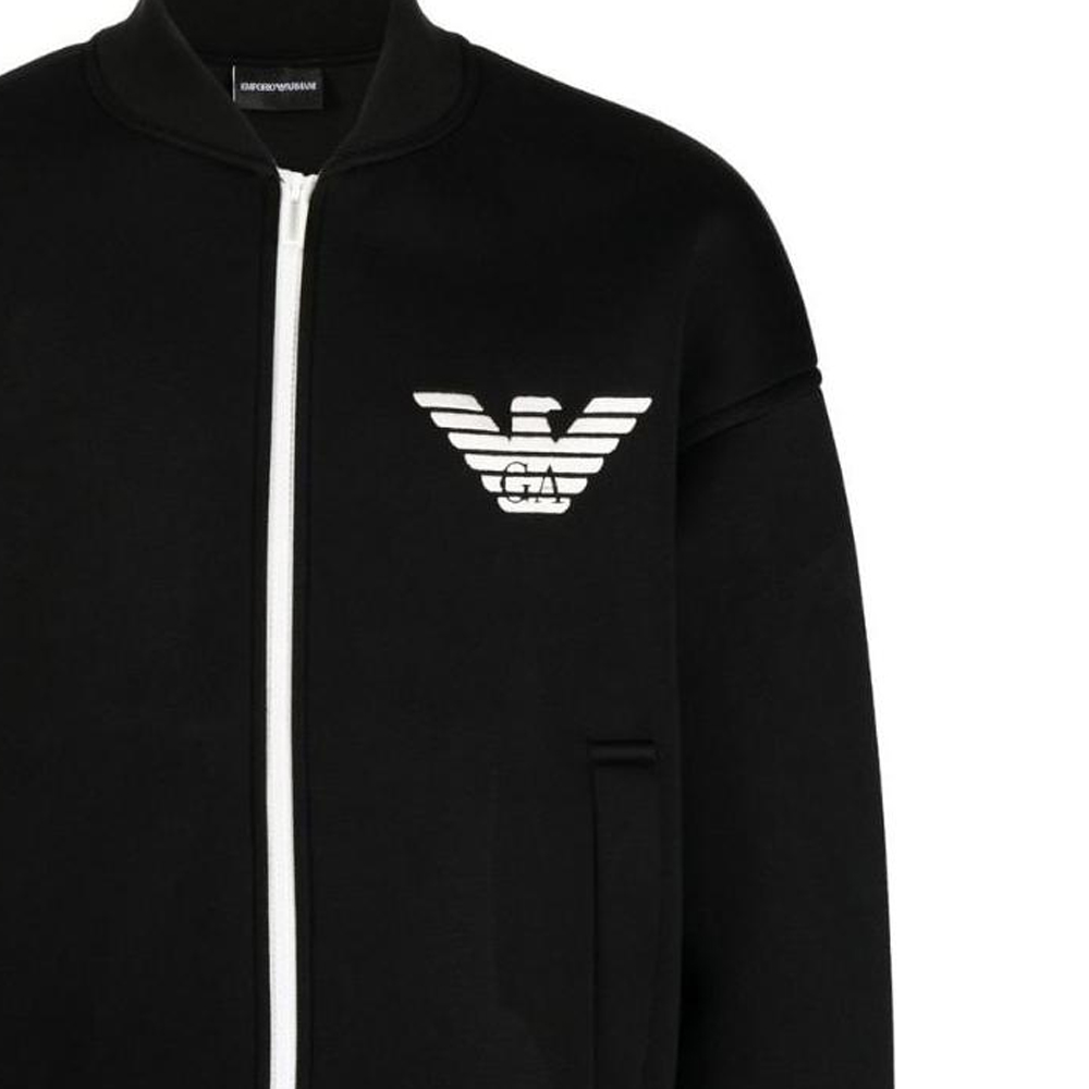 Sizing Giorgio Armani Jaket Hitam Zip-Up dengan Cetakan Huruf dan Kolar Tegak. 6L1MM3-1JUWZ-0999