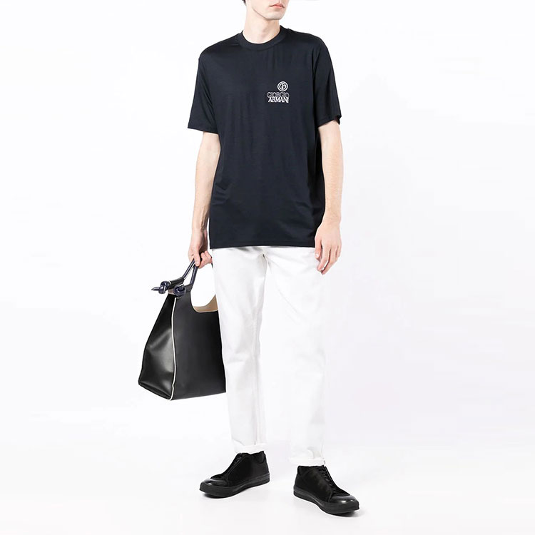 Lookbook Giorgio Armani Kaos Lengan Pendek Crew Neck Loose Fit Navy Blue SS22 3LSM66SJKLZUBWF