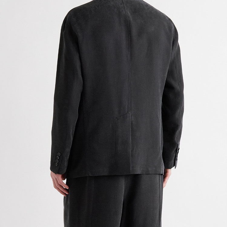 Shop GIORGIO ARMANI FW22 Blazer Hitam Single-Breasted dengan Kerah Lapel. JVM1604571817781