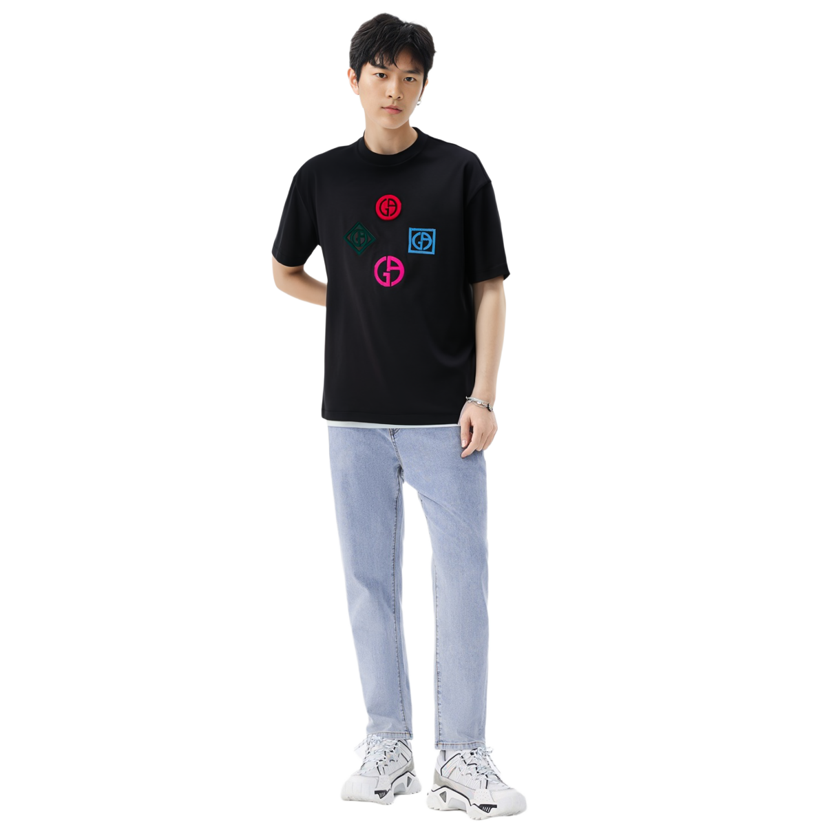 Lookbook 乔治阿玛尼SS22黑色刺绣Logo圆领T恤。 3LSM78SJTKZ-UC99