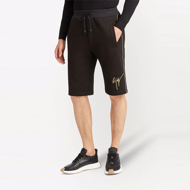 Shop ジュゼッペザノッティ GZ SS22 ブラック ロゴパッチ ルーズフィット カジュアルショーツ ERU2001001