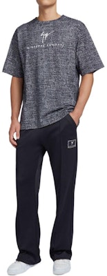 주세페 자노티 GZ SS24 스모크드 블랙 로고 패치 엘라스틱 웨이스트 팬츠 ERU4005001 Lookbook 주세페 자노티 GZ SS24 스모크드 블랙 로고 패치 엘라스틱 웨이스트 팬츠 ERU4005001