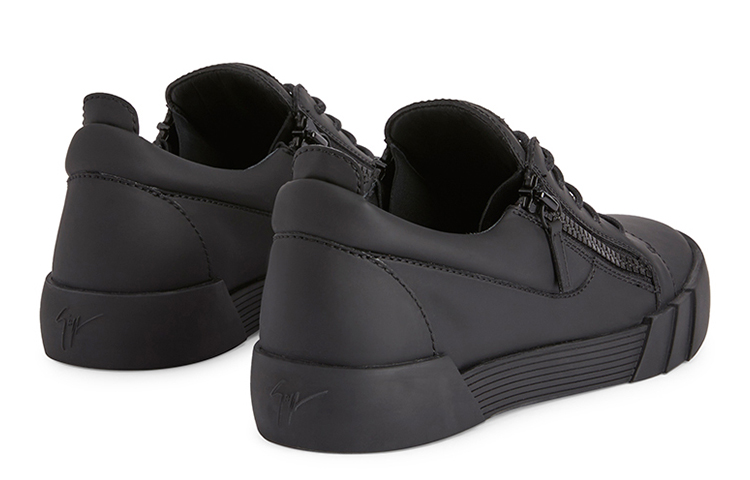 Lookbook Giuseppe Zanotti 黑色舒适百搭低帮鞋 RU00114H01