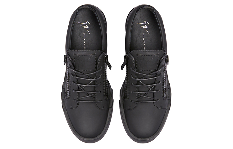 Shop Giuseppe Zanotti 黑色舒适百搭低帮鞋 RU00114H01