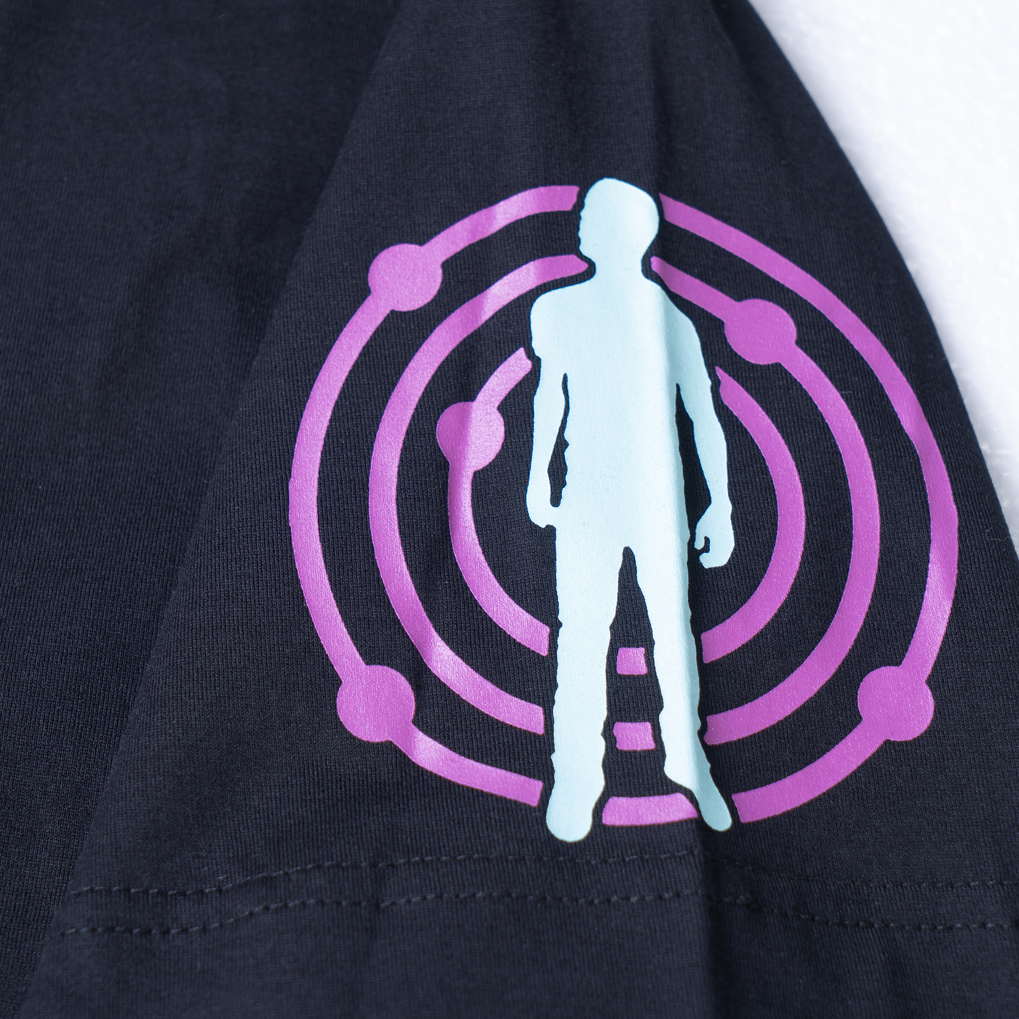 Shop ジバンシー ブラック グラフィック プリント クルーネック Tシャツ BM716R3YCV-001