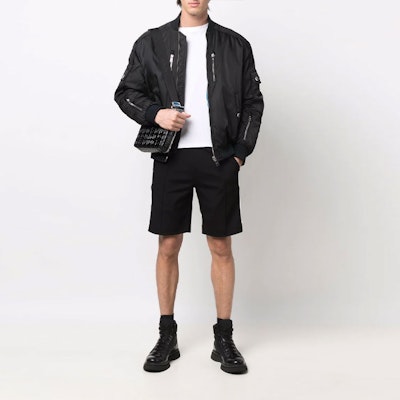 Givenchy Celana Pendek Kasual Hitam dengan Logo Terprint BM50ZK30Q6-001 Purchase Givenchy Celana Pendek Kasual Hitam dengan Logo Terprint BM50ZK30Q6-001