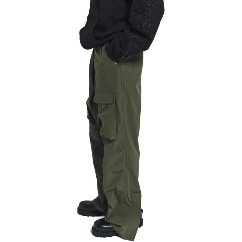 Shop 지방시 솔리드 컬러 미드웨이스트 와이드레그 카고 팬츠 그린 BM51GR15KQ-305