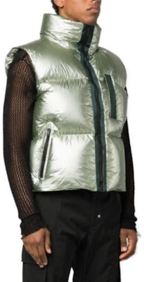 Givenchy Vest Hijau Tanpa Lengan dengan Zip Warna Solid BM014F14Y4-311 Purchase Givenchy Vest Hijau Tanpa Lengan dengan Zip Warna Solid BM014F14Y4-311