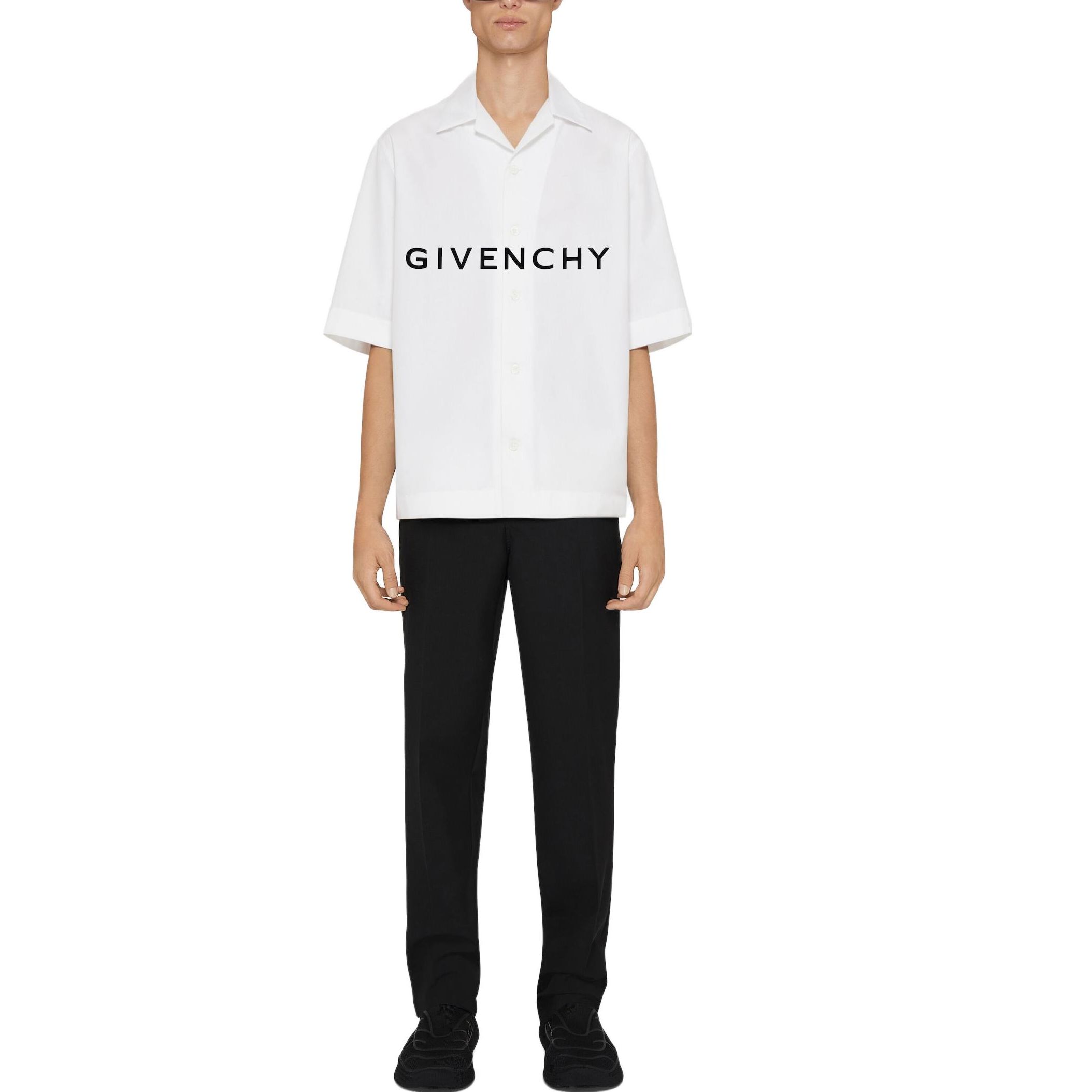 Lookbook GIVENCHY Kemeja Putih Lengan Panjang dengan Cetakan Huruf dan Desain Kerah BM60T51YC8-116