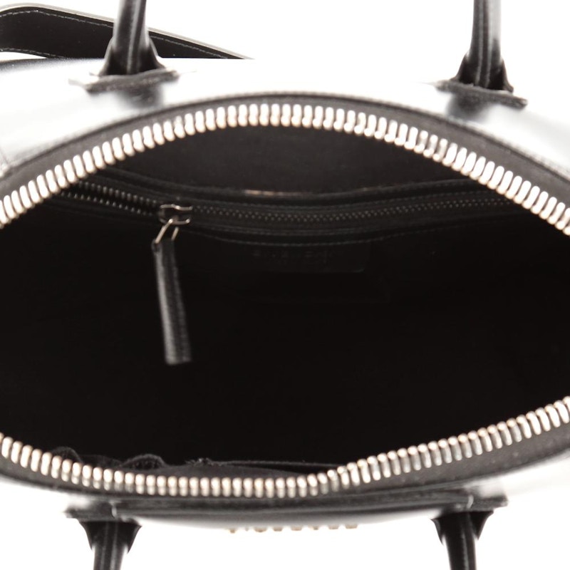 Lookbook Givenchy Antigona Tote Mediana Negra Brillante