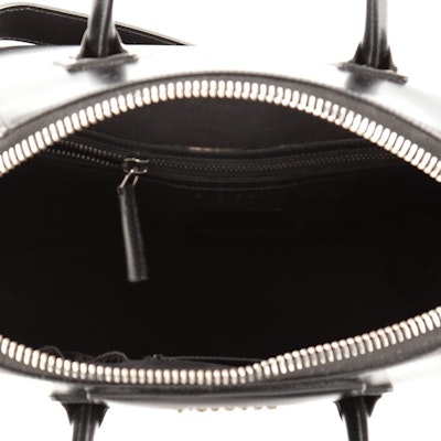 Givenchy Antigona Tote Glazed Medium Black Lookbook Givenchy Antigona Tote Glazed Medium Black