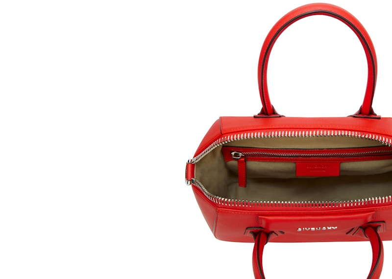 Lookbook Givenchy Antigona Tote Kulit Logam Perak Pop Merah Mini