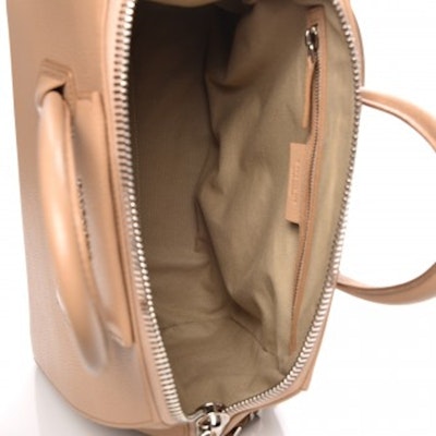 Givenchy Antigona Tote Sugar Goatskin Medium Nude Lookbook Givenchy Antigona Tote Sugar Goatskin Medium Nude