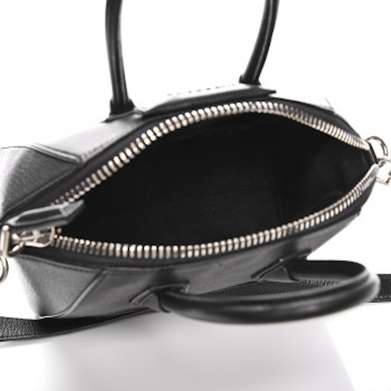 Lookbook 紀梵希Antigona迷你黑色糖山羊皮手提包