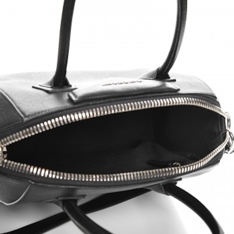 Lookbook Givenchy Antigona小號黑色糖山羊皮托特包