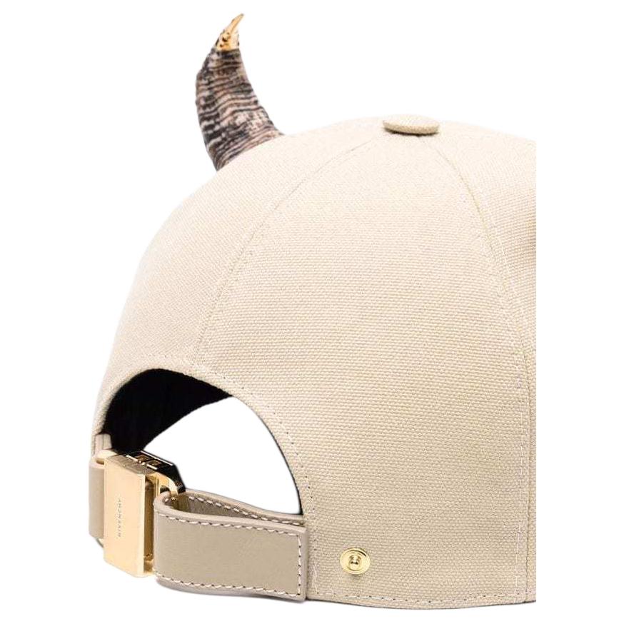 Lookbook ジバンシィ ベージュ コットン 野球帽 ホーン型装飾付き. BPZ024P0CD