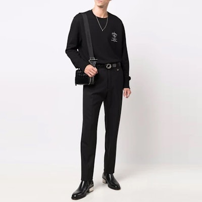GIVENCHY Sweatshirt Hitam Crewneck Lengan Panjang. BMJ0DL3Y6V-001 Lookbook GIVENCHY Sweatshirt Hitam Crewneck Lengan Panjang. BMJ0DL3Y6V-001