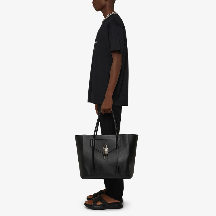 Details for ジバンシィ ブラック レター ビジュアル トラップ エフェクト クルーネック Tシャツ BM71333Y6B-001