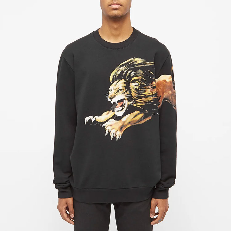 Shop Sudadera Negra con Gráfico de León GIVENCHY BM70EE30AF-001