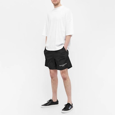 Pantalones cortos casuales negros con estampado de logo de GIVENCHY. BMA00J1Y5N-001 Details for Pantalones cortos casuales negros con estampado de logo de GIVENCHY. BMA00J1Y5N-001