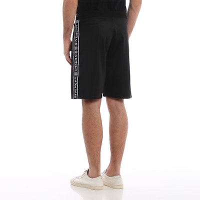 Givenchy 黑色Logo印花拉繩口袋短褲 BM5094300B-001 Shop Givenchy 黑色Logo印花拉繩口袋短褲 BM5094300B-001