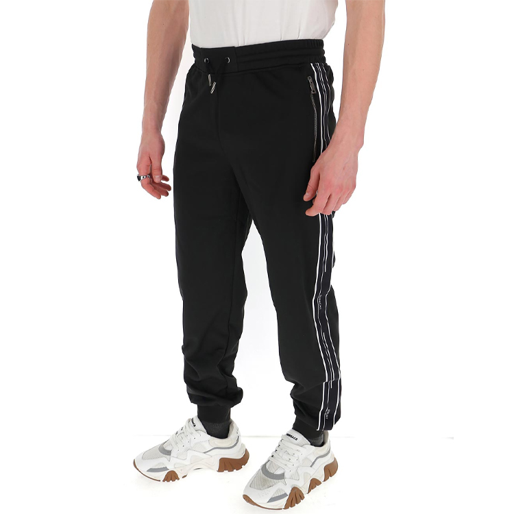 Shop 지방시 블랙 로고 프린트 사이드 테이프 스웨트팬츠. BM50HQ300B-001