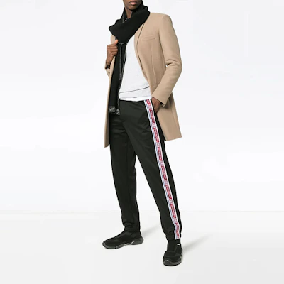지방시 블랙 사이드 스트라이프 캐주얼 팬츠 - 블랙 BM506J300B-001 Lookbook 지방시 블랙 사이드 스트라이프 캐주얼 팬츠 - 블랙 BM506J300B-001