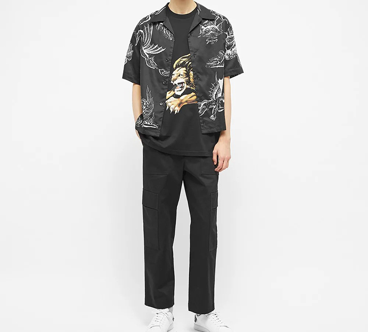 Lookbook Camiseta NEGRA GIVENCHY con Estampado de León BM70ED3002-001