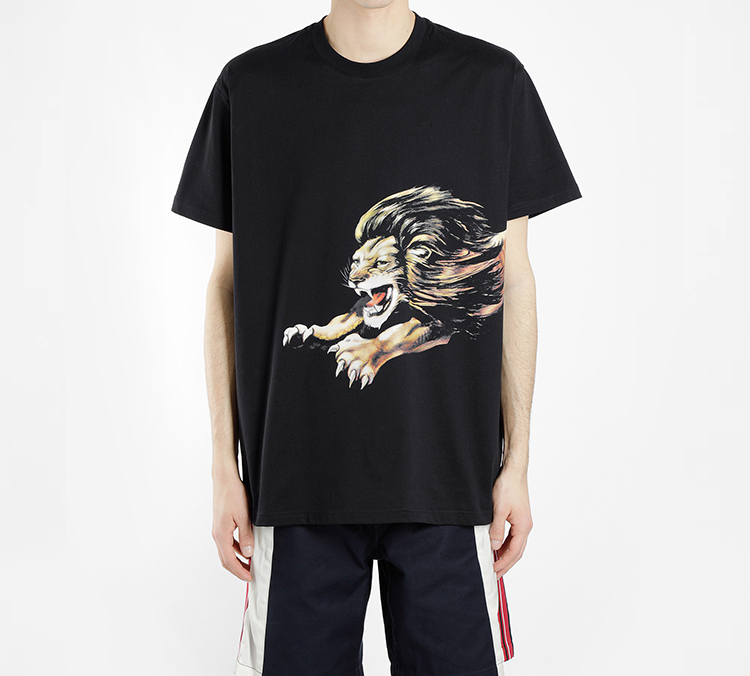 Shop Camiseta NEGRA GIVENCHY con Estampado de León BM70ED3002-001