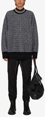 GIVENCHY FW21 Sweater Hitam Logo Print Crewneck. BM90H84Y9F-004 Lookbook GIVENCHY FW21 Sweater Hitam Logo Print Crewneck. BM90H84Y9F-004