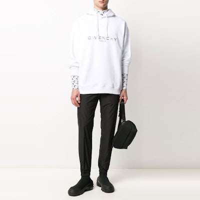 ジバンシィ FW21 ホワイトロゴ装飾カジュアルパーカー BMJ06R30AF-100 Lookbook ジバンシィ FW21 ホワイトロゴ装飾カジュアルパーカー BMJ06R30AF-100