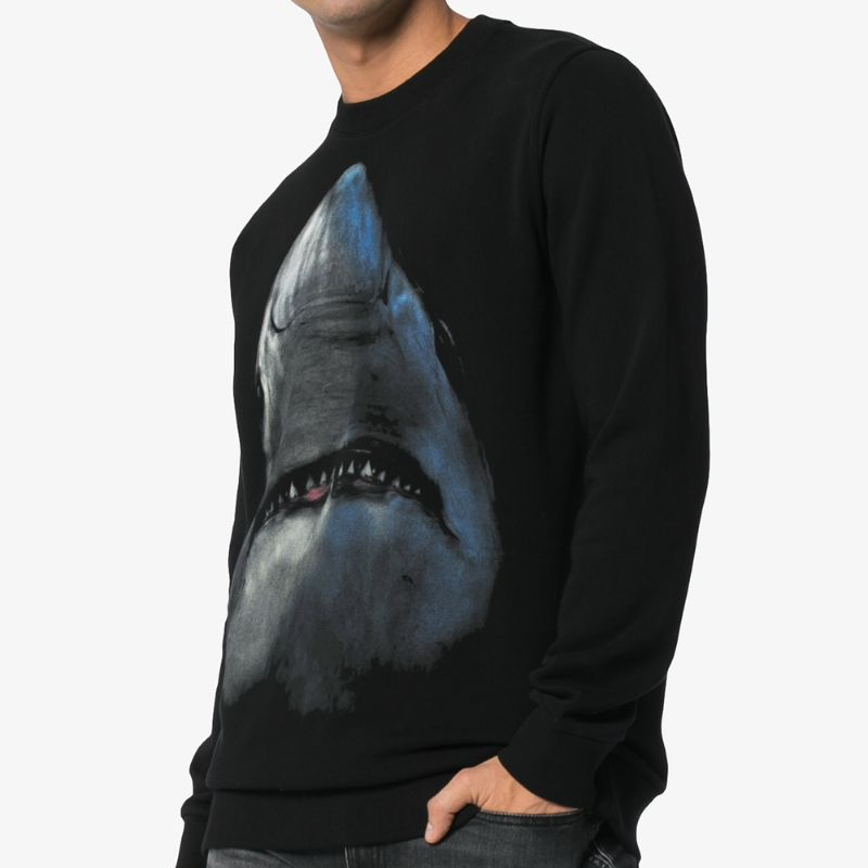 Purchase 지방시 FW22 블랙 샤크 프린트 크루넥 긴팔 스웻셔츠 BM704C3Y0V-001