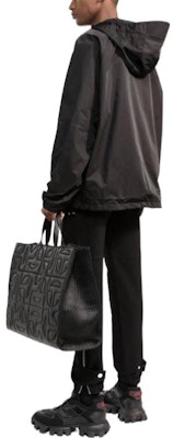 ジバンシィ FW22 ブラック無地ジップアップフーディカジュアルジャケット. BM00XW13YT-001 Shop ジバンシィ FW22 ブラック無地ジップアップフーディカジュアルジャケット. BM00XW13YT-001