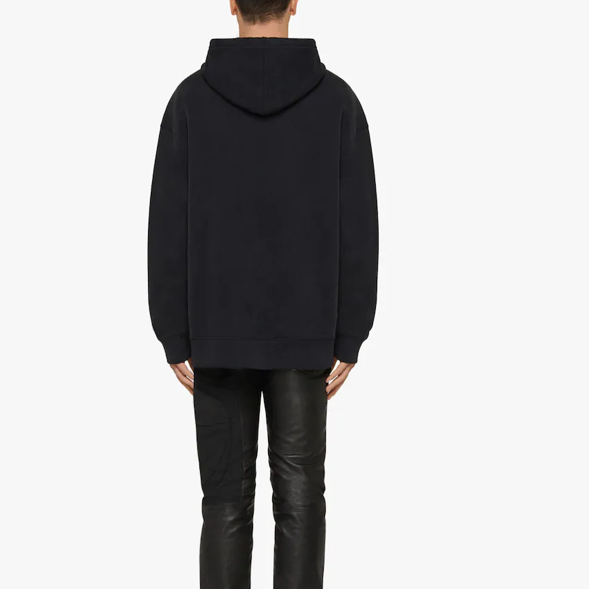 Shop GIVENCHY FW22 漸層黑色Logo休閒寬鬆圓領長袖上衣. BMJ0HC3Y7M-011