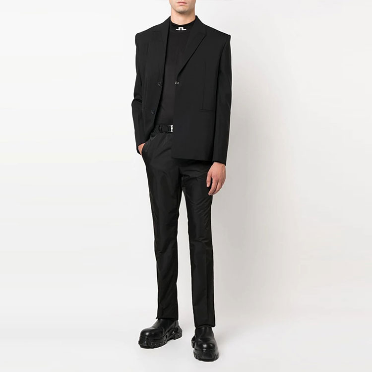 Lookbook ジバンシィ FW22 スリムフィット カジュアルパンツ ブラック バックル付き. BM511413YT-001