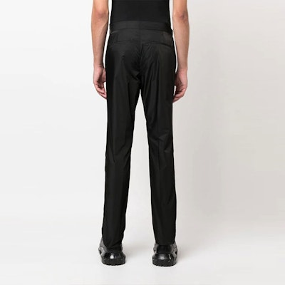 ジバンシィ FW22 スリムフィット カジュアルパンツ ブラック バックル付き. BM511413YT-001 Shop ジバンシィ FW22 スリムフィット カジュアルパンツ ブラック バックル付き. BM511413YT-001