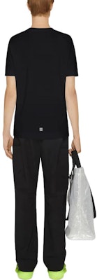 Givenchy FW22 Logo Print Crewneck T-Shirt Black BM716G3YAC-001 Sizing Givenchy FW22 Logo Print Crewneck T-Shirt Black BM716G3YAC-001