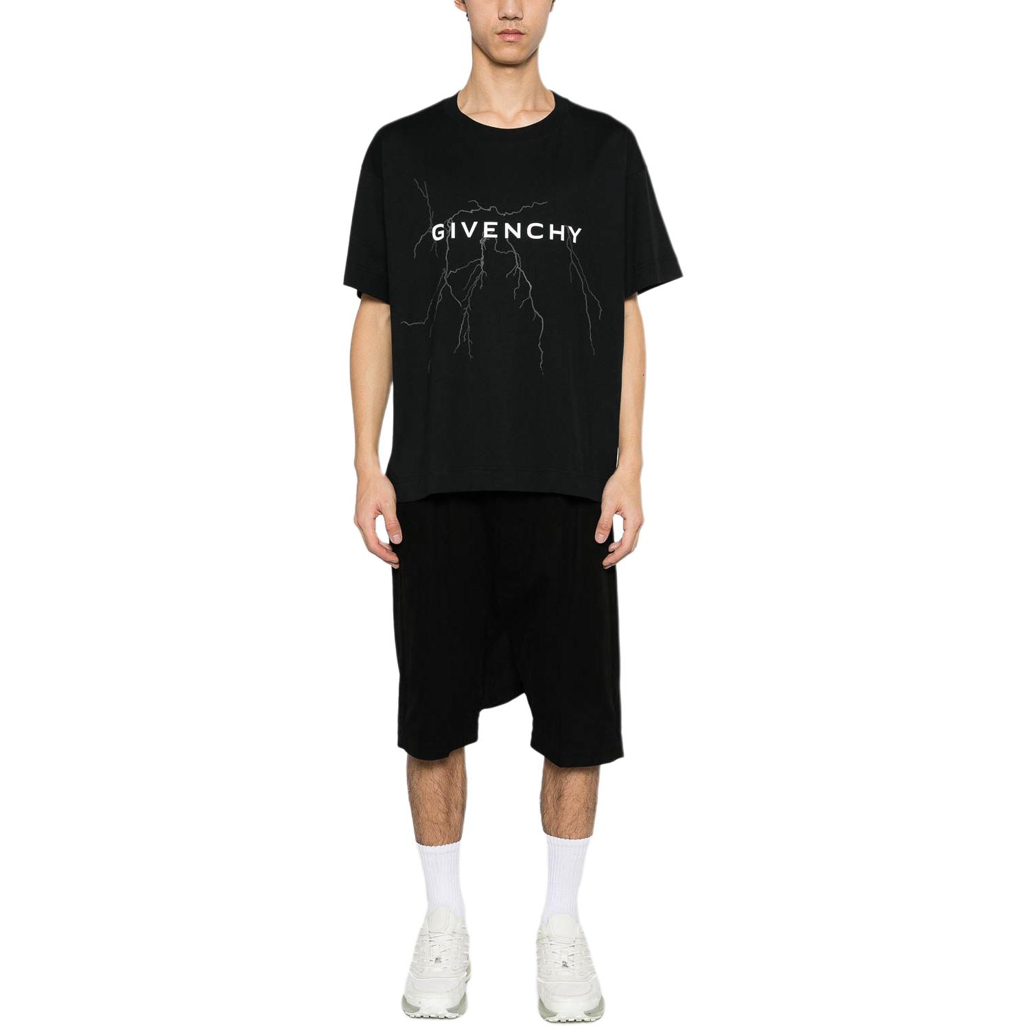 Shop 지방시 FW23 블랙 라이트닝 로고 프린트 크루넥 티셔츠. BM71JB3YJ9-001