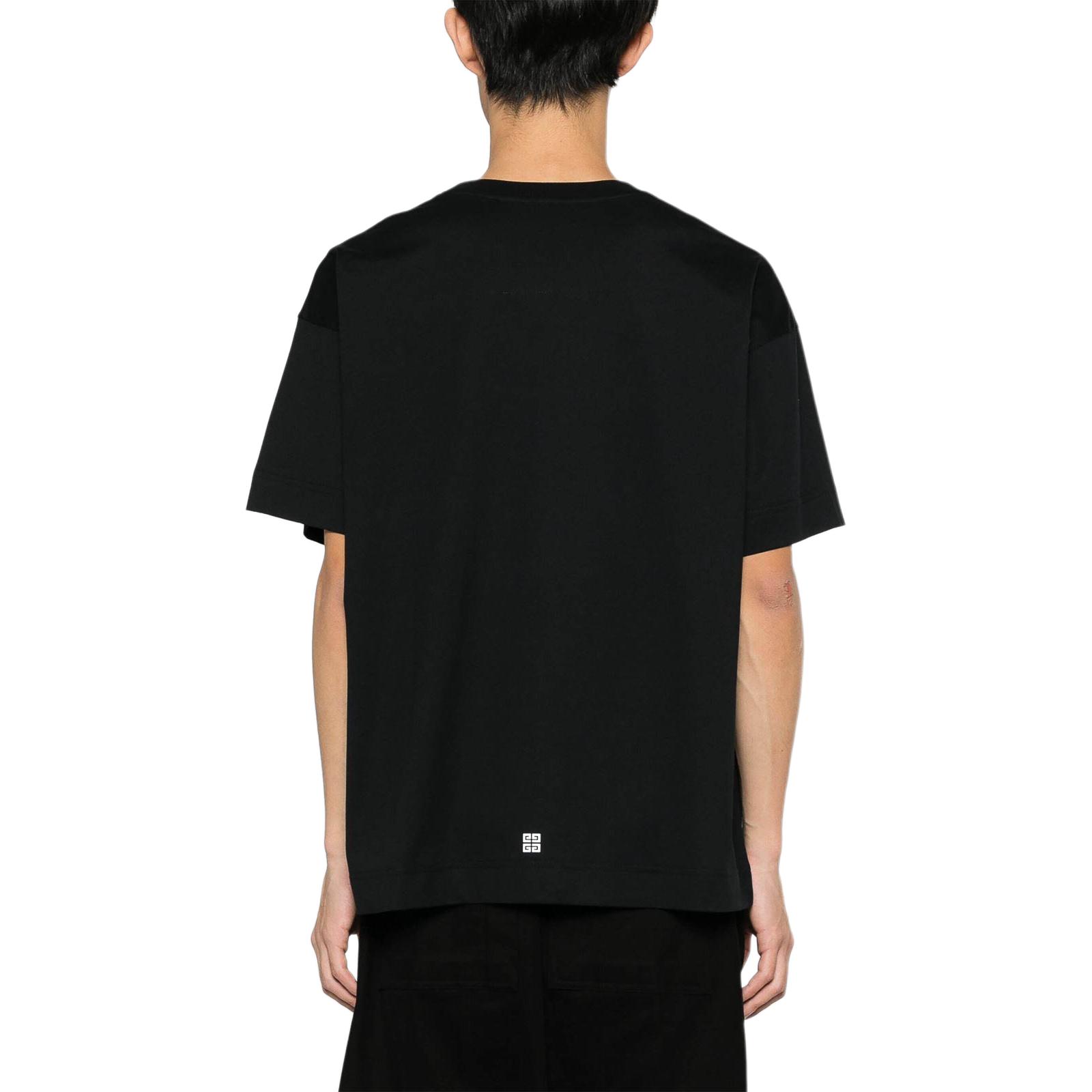 Purchase 지방시 FW23 블랙 라이트닝 로고 프린트 크루넥 티셔츠. BM71JB3YJ9-001