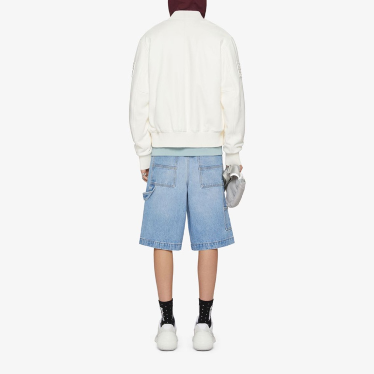 Shop 지방시 FW23 라이트 블루 워시드 포켓 데님 반바지. BM519C5Y6Q-452