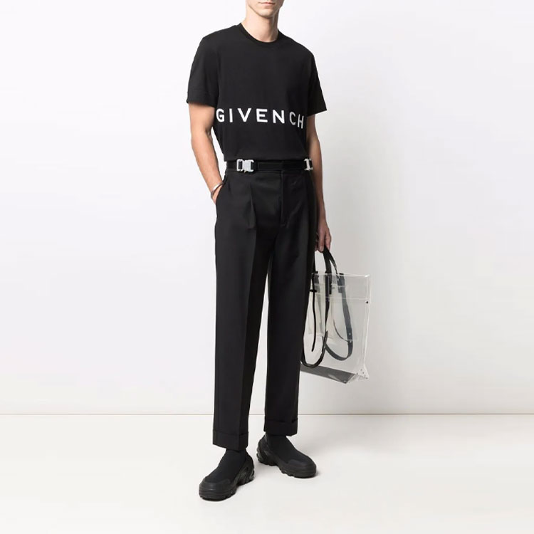 Shop 지방시 로고 자수 슬림핏 블랙 크루넥 티셔츠 남성. BM716B3Y6B-001