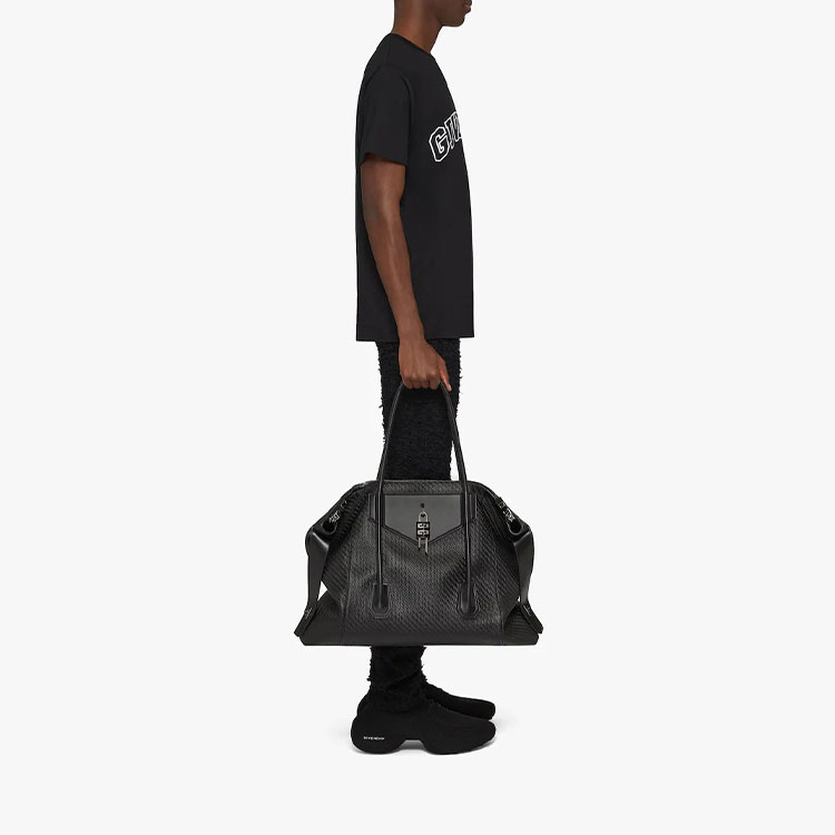 Details for GIVENCHY 刺繡Logo 寬鬆版黑色T恤 SS22系列 BM71CW3Y6B-001