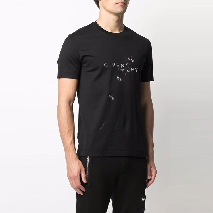 Shop Givenchy 男士黑色字母印花休閒圓領T恤 BM713Y3Y6B-001