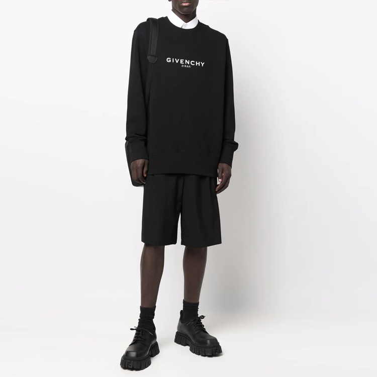 Lookbook Givenchy 黑色Logo印花圓領長袖上衣. BMJ0CB3Y6A-001