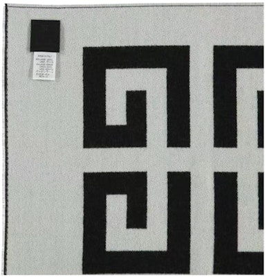 GIVENCHY 經典logo圍巾 男女時尚配件 GV3518 J4546 Shop GIVENCHY 經典logo圍巾 男女時尚配件 GV3518 J4546