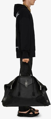 지방시 오버사이즈 백 프린트 블랙 후드티. BMJ0BA3Y69-001 Purchase 지방시 오버사이즈 백 프린트 블랙 후드티. BMJ0BA3Y69-001