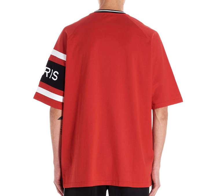 Shop ジバンシィ レッド コットン Tシャツ ロゴプリント入り BM70KU3002-606