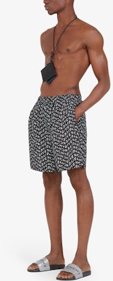 纪梵希SS21全反光Logo中长款泳裤男士黑色. BMA00J1Y9A-004 Purchase 纪梵希SS21全反光Logo中长款泳裤男士黑色. BMA00J1Y9A-004