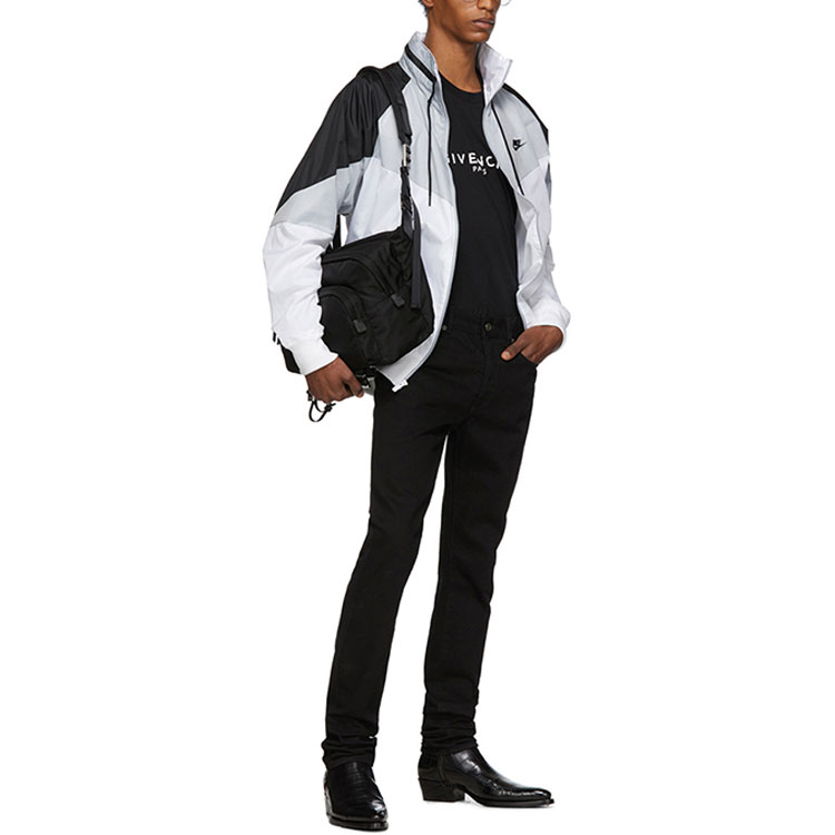 Sizing Givenchy SS21 Reverse Logo T-Shirt Hitam BM71653Y6B-001